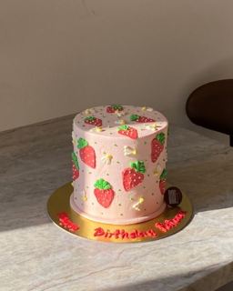 Pink cake decorated with strawberries, by DOT Cake Art