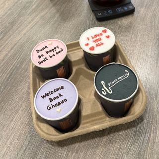 Four cup cakes in mixed colors with welcome messages, by DOT Cake Art