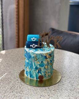 Blue marbled cake with suitcases, welcome back, by DOT Cake Art