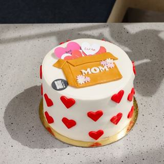 White cake with red hearts and envelope for mom, by DOT Cake Art