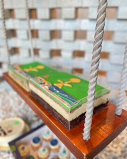 Rectangular green cake with Saudi emblem, by DOT Cake Art