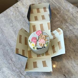 DOT Cake Art 出品：白色小蛋糕，女婴卡通