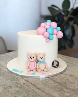 DOT Cake Art 出品：白色蛋糕，小熊与粉蓝气球，性别揭晓