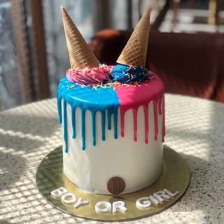 DOT Cake Art 出品：白色蛋糕，粉蓝淋面与冰淇淋筒