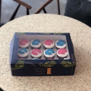 DOT Cake Art 出品：粉蓝纸杯蛋糕，婴儿脚印