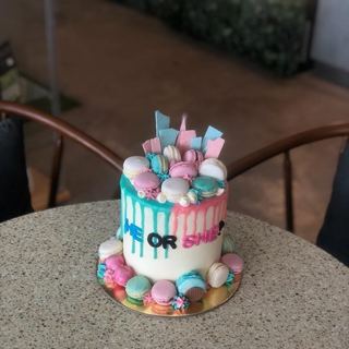 DOT Cake Art 出品：白色淋面蛋糕，马卡龙，性别揭晓
