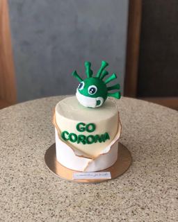 DOT Cake Art 出品：白色蛋糕，绿色病毒造型与Go Corona字样