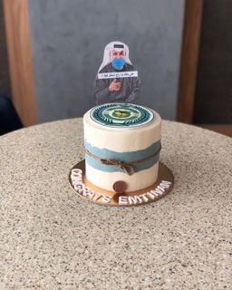 DOT Cake Art 出品：白色蛋糕，人物照片徽标与祝贺语