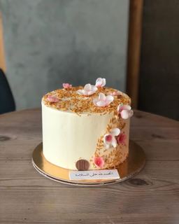 DOT Cake Art 出品：白色蛋糕，金箔粉花与平安祝福