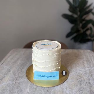 DOT Cake Art 出品：白色纹理蛋糕，带机构标志与升职贺卡