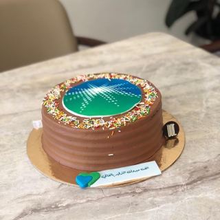 DOT Cake Art 出品：巧克力蛋糕，带阿美公司标志与彩色糖针