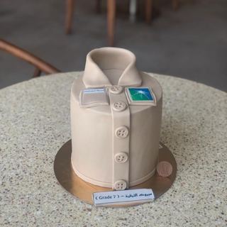 DOT Cake Art 出品：米色长袍造型蛋糕，带阿美公司标志